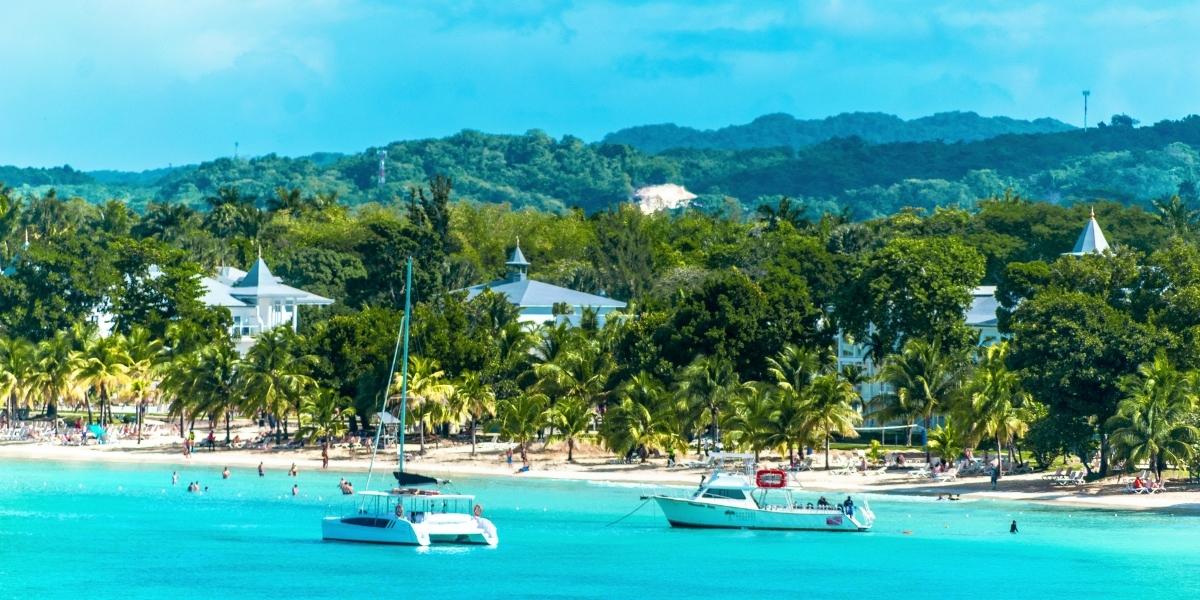 Discover Jamaica’s Vibrant Culture and Natural Wonders